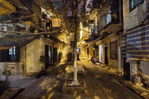 Hanoi 18h6h 56 Market at night Thanh Ha Street