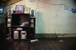 27_Still life with sound system, washcloths and monk portrait